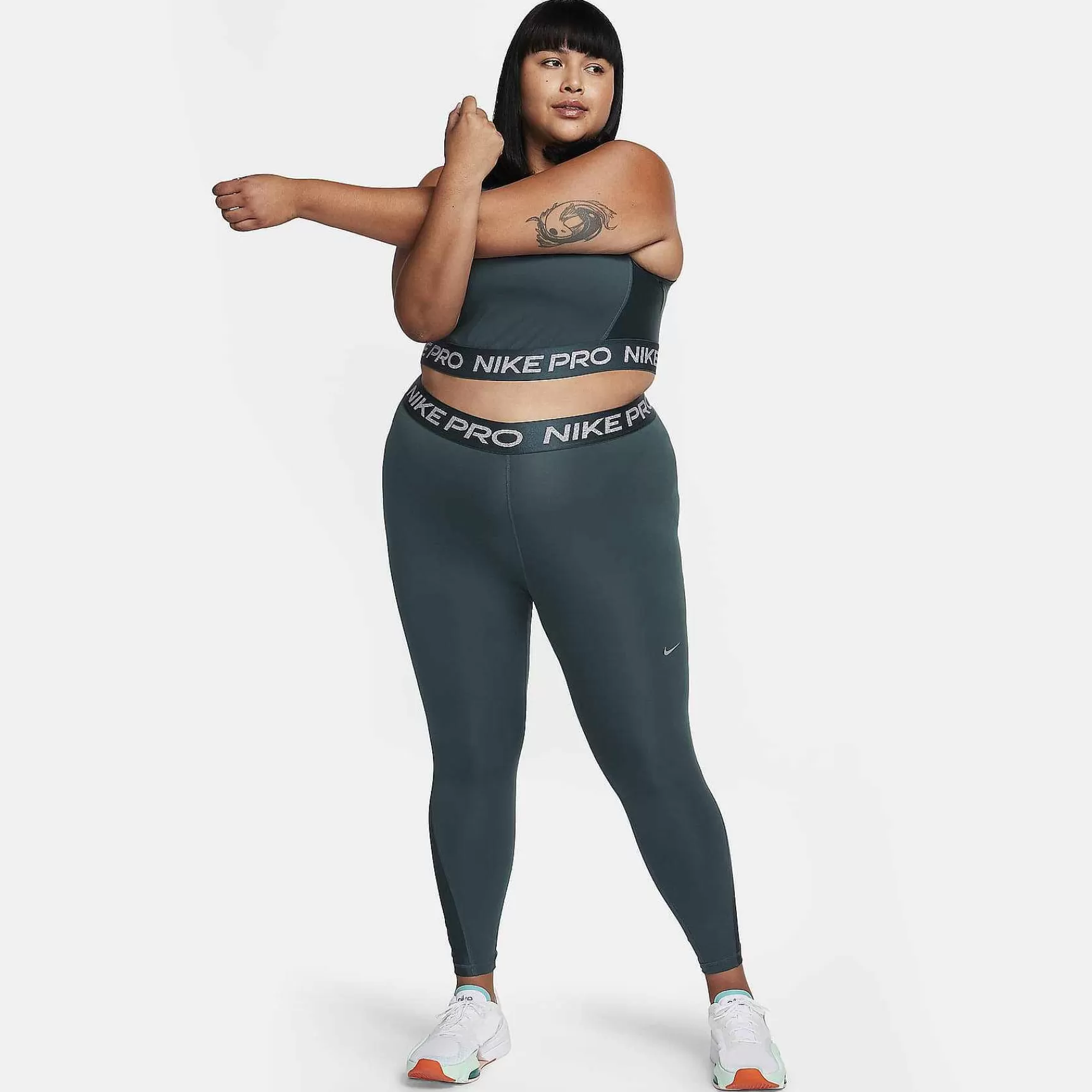 Plus Size-Nike Plus Size Pro