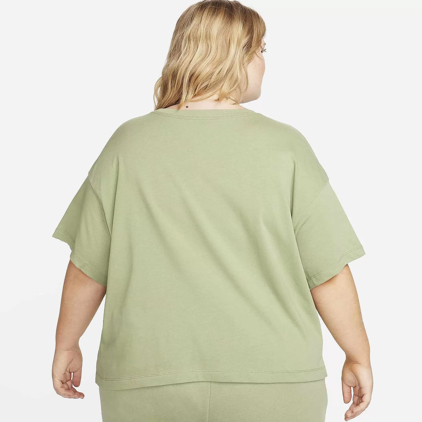 Plus Size-Nike Plus Size Sportswear Essentials