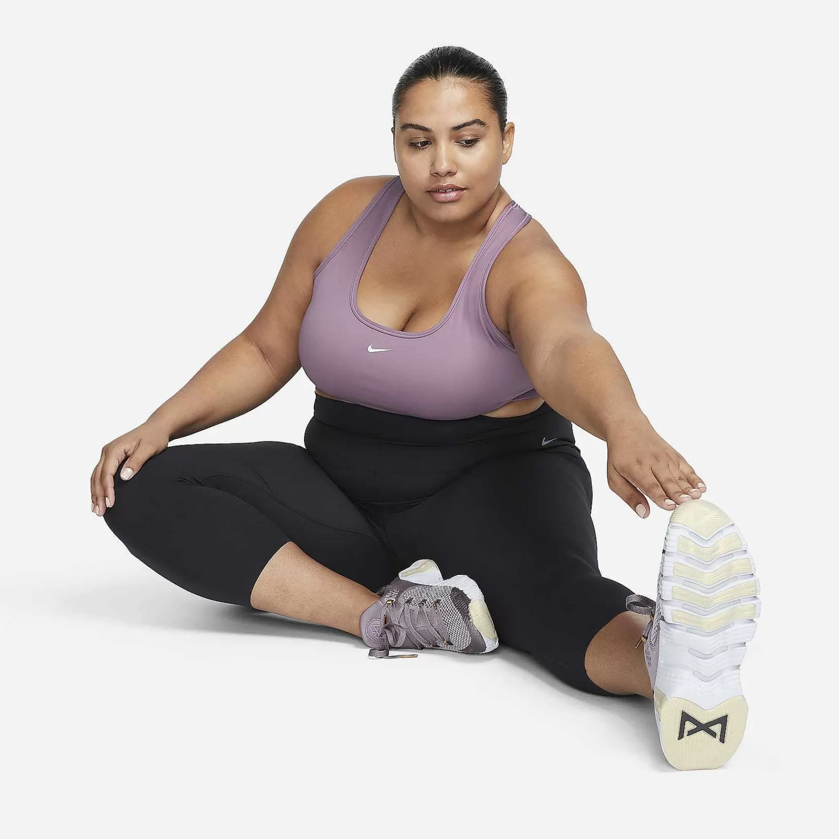 Plus Size-Nike Plus Size Swoosh Light Support